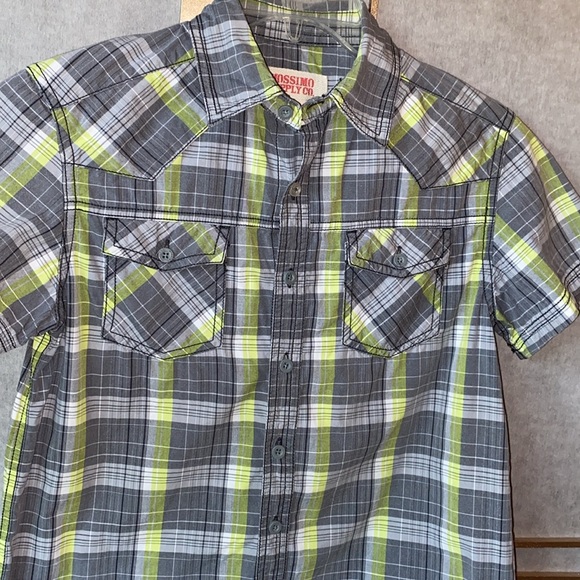 5/$25 Plaid, short sleeves, button front shirt, boys size M (8/10) - Picture 2 of 4